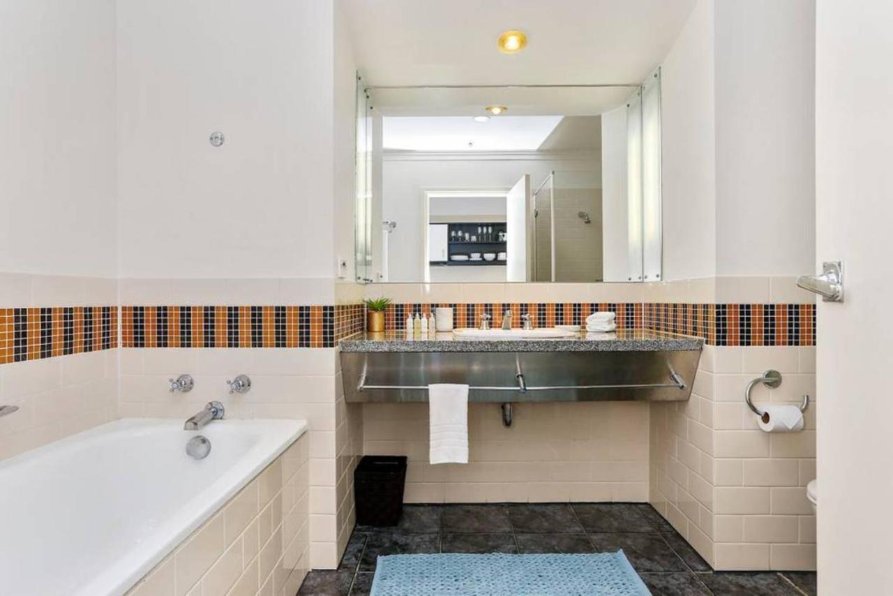 Spacious One Bedroom In The Heritage Hotel! Окленд Экстерьер фото